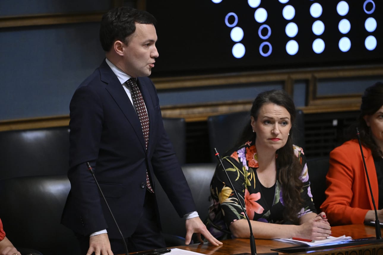 Sosiaali- ja terveysministeri Wille Rydman (ps.) sai eduskunnan luottamuksen, vaikka hallituspuolue RKP ei äänestänyt hänen luottamuksen puolesta.