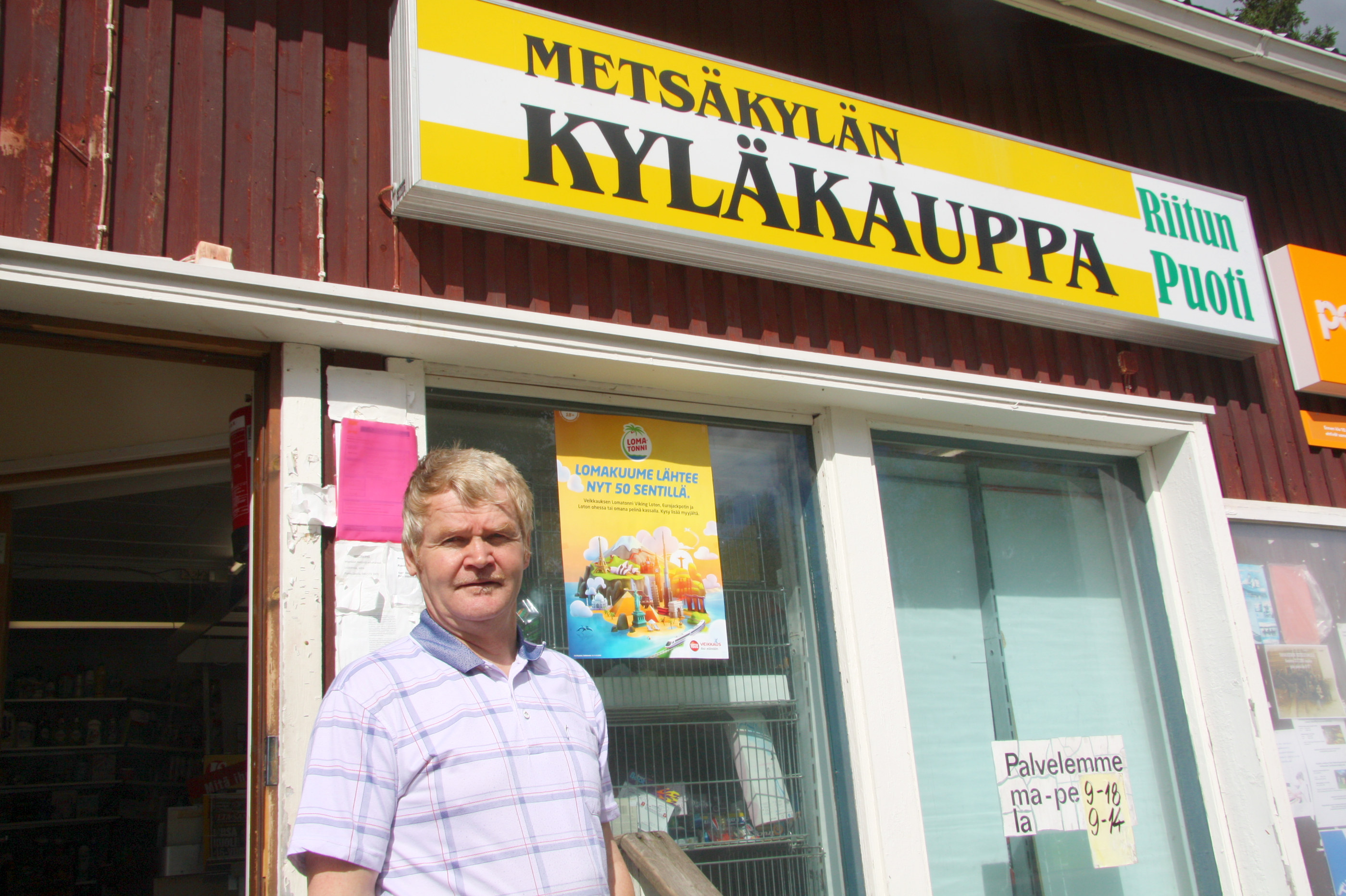 Sulo Kaijala tietää, että kesäasukeille maistuu makkara ja kalja.