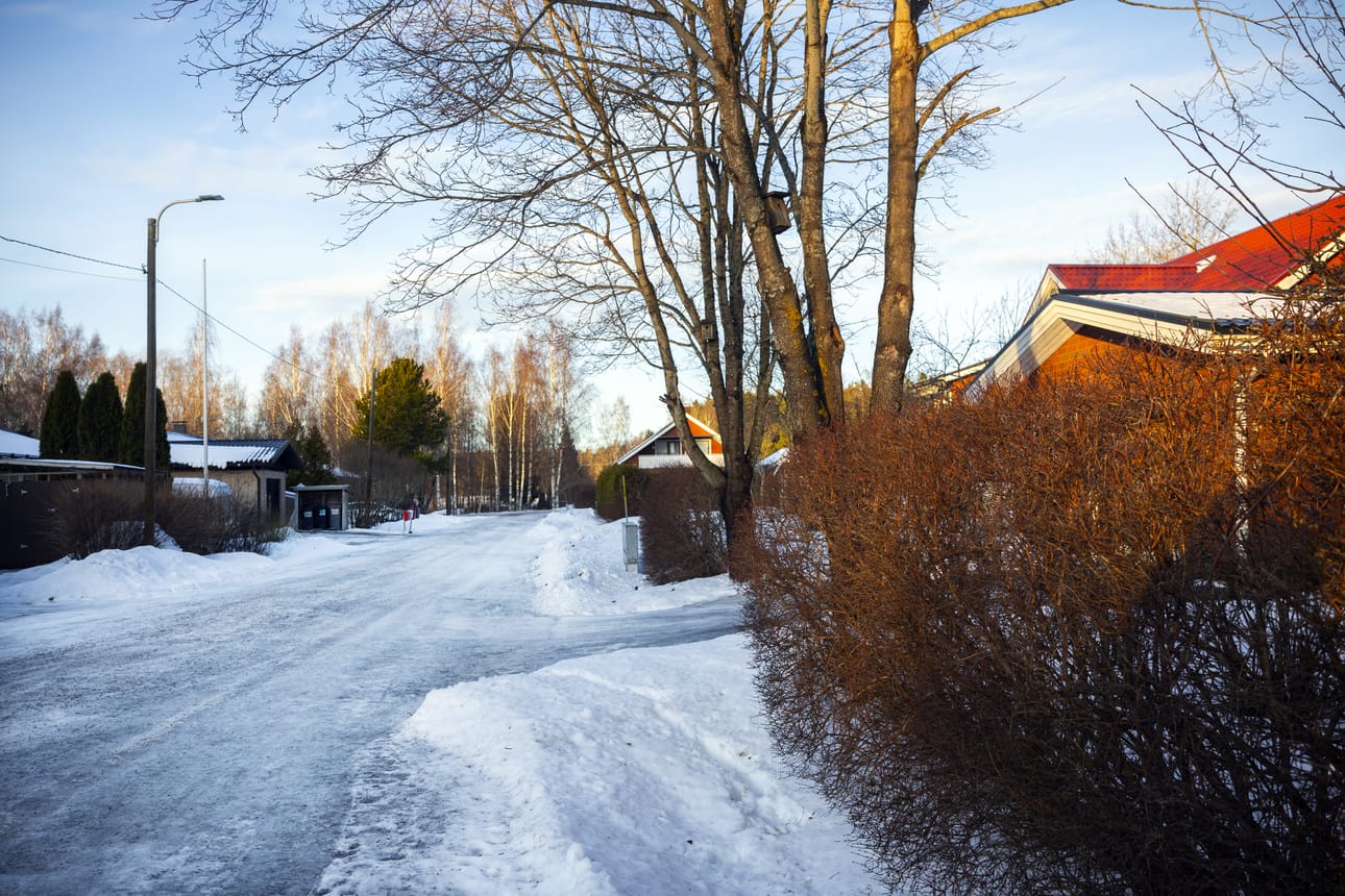 Rauhallisena pidetyn kadun varrella Vaasan Ristinummella sattui 9. tammikuuta epäilty murhan yritys. Teosta epäilty on vangittu ja poliisilla on selkeä kuva tapahtumien kulusta.