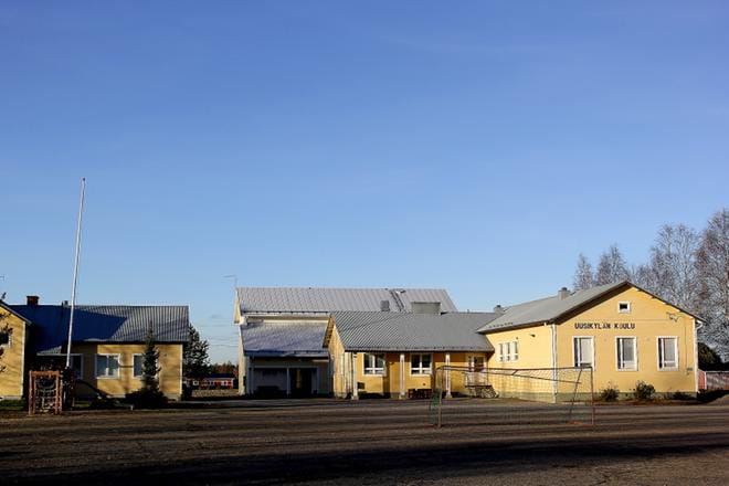 Uusikylän koulun tulevaisuus on vaakalaudalla. Sivistyslautakunta päättää kannastaan tänä iltana. KUVA: JOHANNA KATAJA