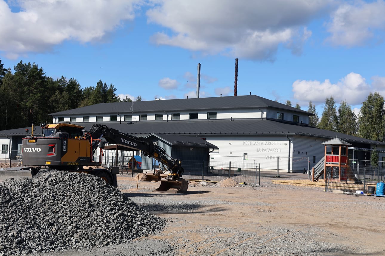 Koulun ja päiväkodin pihalle pääsee leikkimään viimeistään syyskuun alussa.