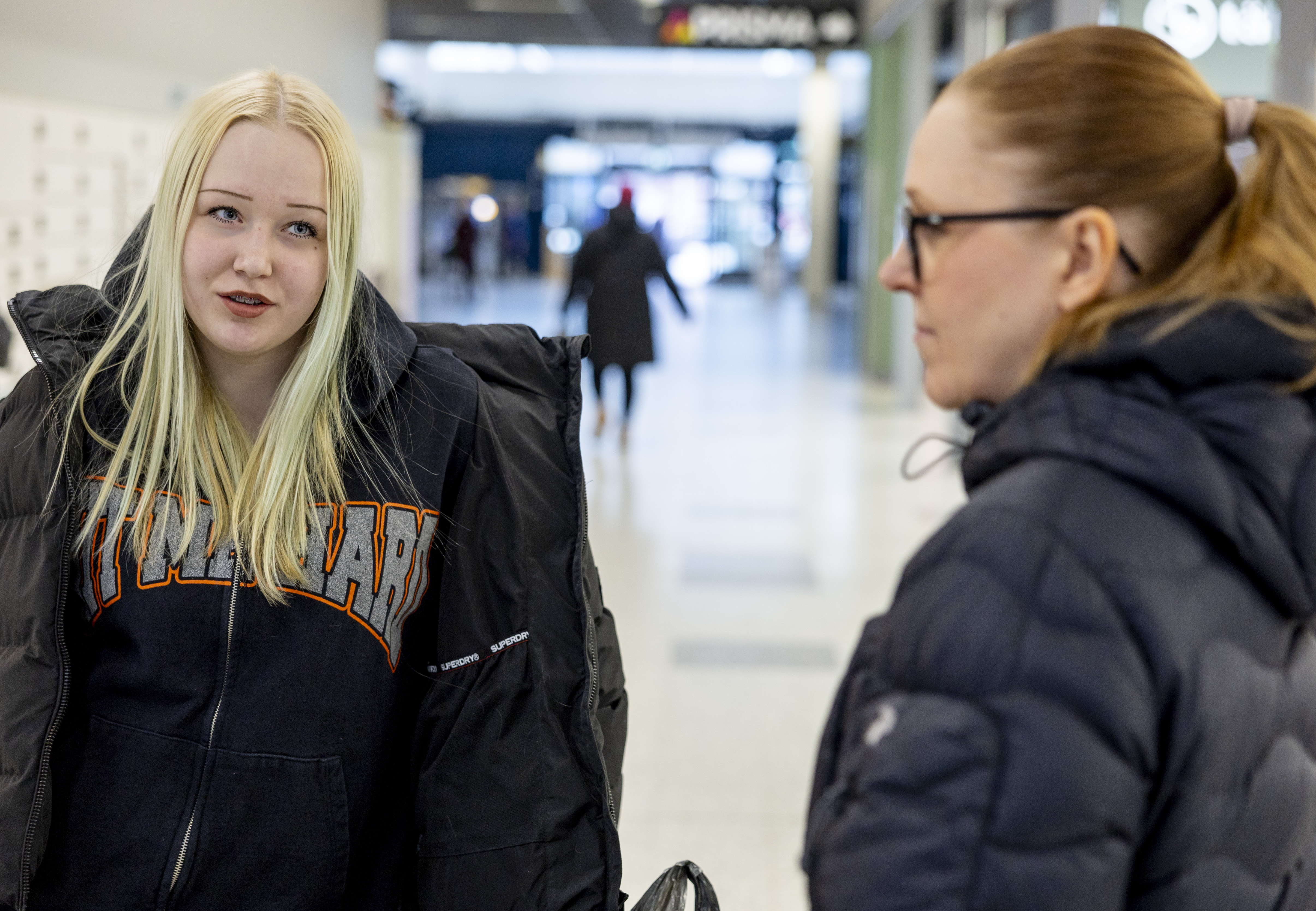 "Zeppelin on meidän lähikauppa, melkein päivittäin täällä tulee käytyä. Prisman lisäksi käymme kahviloissa, ravintoloissa, urheilukaupassa ja kosmetiikkaa ostamassa. Jotkin vaatebrändit pitää hakea Oulusta. Zeppelin ei tunnu vanhanaikaiselta tai epäsiistiltä."
Veera Kelloniemi ja Päivi Kelloniemi, Kempele