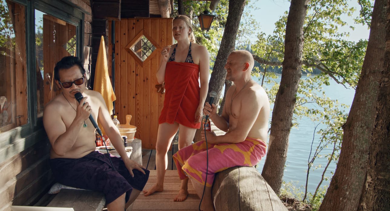 Einari Paakkasen lämmin dokumenttielokuva on kertomus suomalaisista, jotka paljastavat sielunsa laulaessaan, niin ilossa kuin surussa.