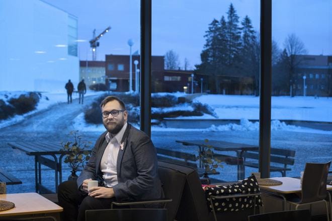 Opintopsykologi Ray Ohtonen tietää, että arvot määrittelevät tavoitteet. Tavoitteitaan kohti kannattaa kivuta sinnikkäästi, mutta huolehtimalla omasta jaksamisestaan. KUVA: MINNA ANTILA