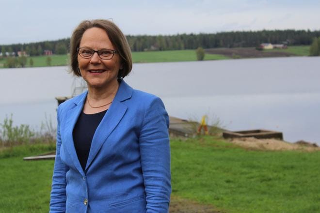 Alavudenjärvi on Päivi Kujalalle mieluisa maisema, mutta onpa hän syntyjään järviseutulaisia, Vimpelin Sääksjärven Ahon kylältä. KUVA: REIJO HEIKKILÄ