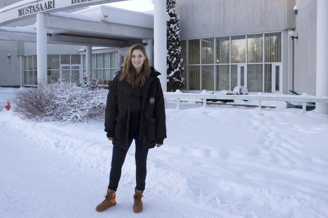Krista Kosonen kiertää maatamme Lasten ja nuorten säätiön Dreams-ohjelman Dreamsterina kannustamassa ja inspiroimassa nuoria omien unelmiensa toteuttamiseen. Maanantaina hän kertoi kasvutarinaansa Mustasaaressa ja Vaasassa. Yläkouluvierailut jatkuivat vielä tiistaina Vaasassa ja Isossakyrössä. KUVAT: ANNA-LEENA EKROOS