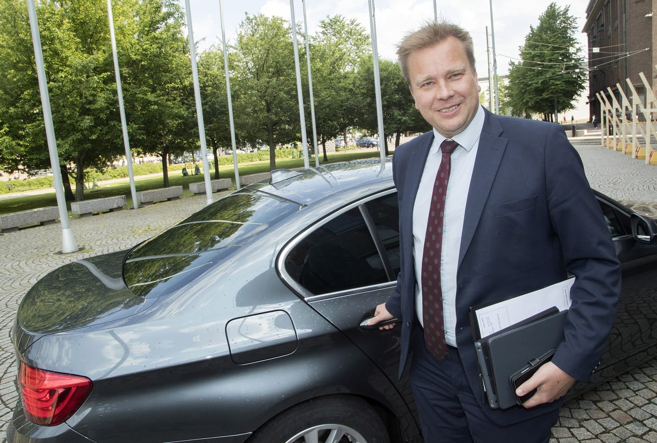 Antti Kaikkonen kertoo tiistaina, aikooko hän asettua ehdokkaaksi puolueen uudeksi puheenjohtajaksi.