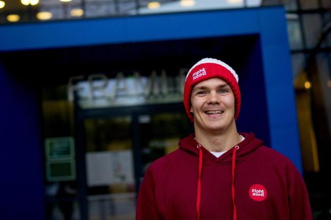 FightBack, toinen mahdollisuus. Entinen huippu-urheilija Pekka Hyysalo kiertää ympäri Suomea kertomassa tarinaansa. Hän toivoo, että vammautuneiden kuntoutuksessa hyödynnetään aivojen plastisuutta yksinkertaisia liikkeitä ja maan painovoimaa hyödyntämällä. KUVA: JAAKKO ELENIUS.