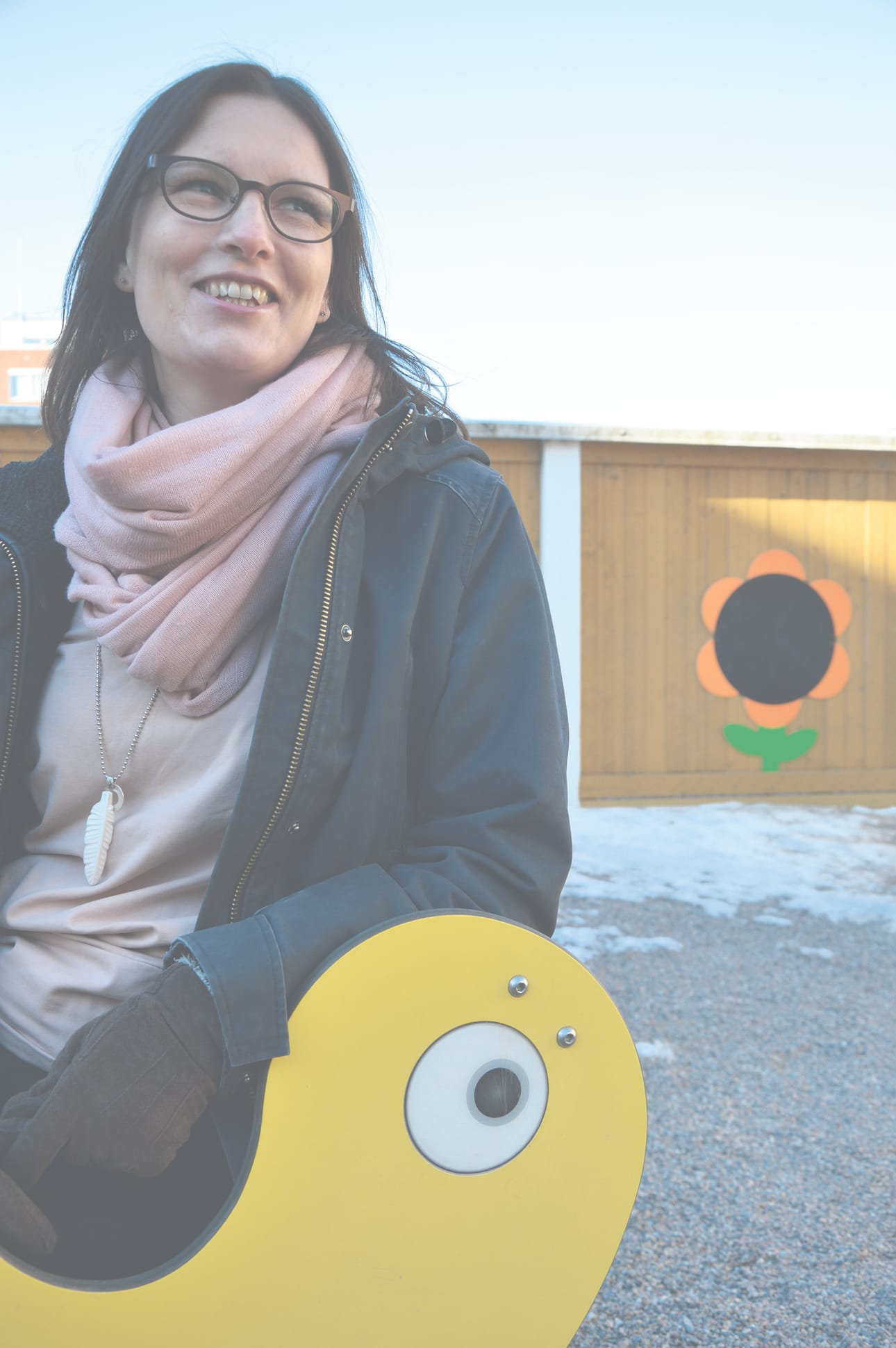 Kempeleeseen viime vuonna muuttanut yhden lapsen äiti Eevaleena Isoviita koki, että hänellä olisi annettavaa lapsille, vaikka oma lapsi olikin jo kasvanut isoksi. – Toiveistamme huolimatta meille tuli vain yksi lapsi. Perhekummitoiminnan kautta voin olla tätinä jonkun toisen perheen lapselle. Olla varasylinä ja tulevaisuudessa mahdollisesti olen yksi aikuinen lisää lapsen elämään.