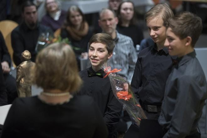 Kannustusstipendit saivat Billy Elliot -musikaalin päätähtinä hurmanneet Robin Asukas, Kalle Lorenz ja Silas Lorenz.
