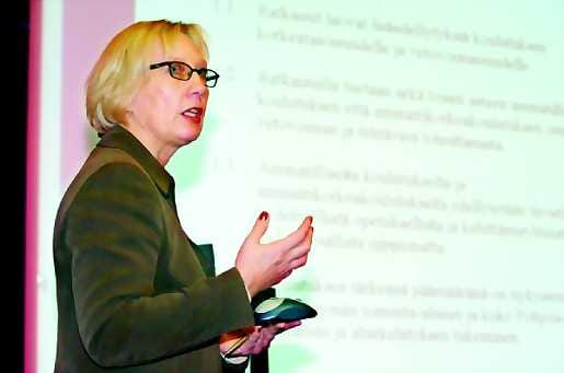 Hiironniemen linjaus. Oulun apulaiskaupungin-johtaja Silja Hiironniemen kanta voitti maanantaina kaupunginhallituksessa Osakkin luonnonvara-alan järjestelyissä niukasti.