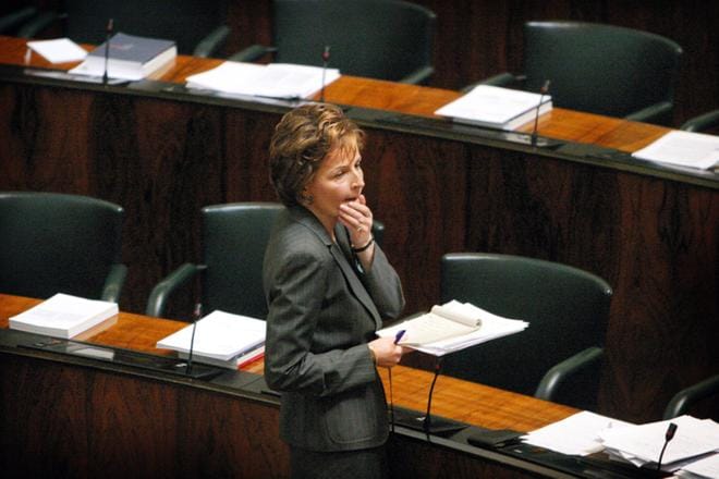 Pääministeri Anneli Jäätteenmäki joutui eroamaan vuonna 2003, kun hän jäi kiinni totuudenvastaisista lausunnoista. KUVA: Seppo Haavisto