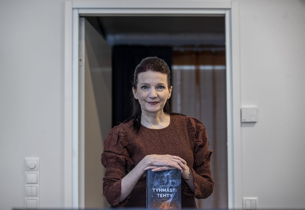 Oululaiskirjailija Heidi Silvanin uusin kirja Tyhmästi tehty ilmestyi syyskuussa.