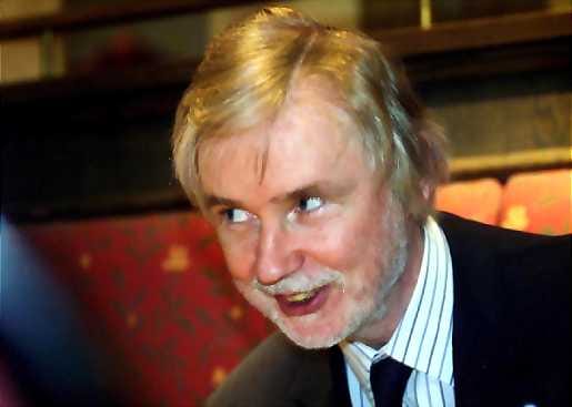 Erkki Tuomioja torjuu Jorma Ollilan veronalennusvaatimukset.