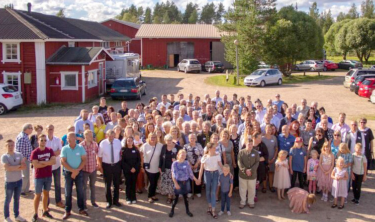Kestilässä oli koolla 170 Stillin sukuun kuuluvaa.
