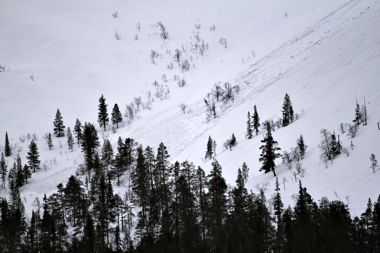 Lumivyöryriski on nyt huomattava useilla Lapin tuntureilla. Arkistokuvassa lumivyöryn jälkiä Ylläksellä.