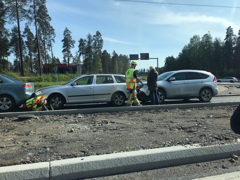 Peräänajokolari tapahtunut juuri Kaukovainiolla lähellä moottoritien risteystä.