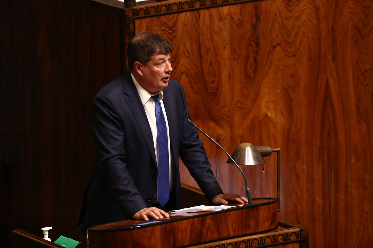 Kokoomuksen Arto Satonen sanoi kokoomuksen tavoitteena olevan valuuttaunioni, johon voidaan palauttaa markkinakurin periaate.