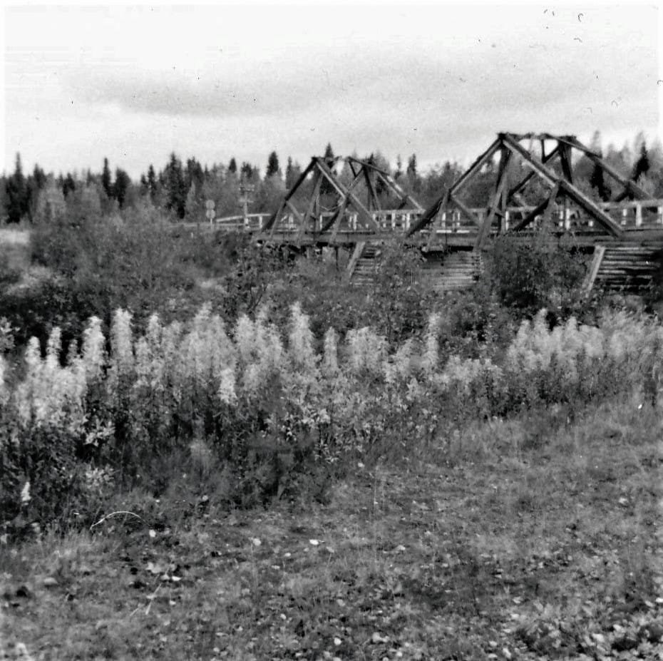 Tältä näytti Sarakosken silta, joka oli öyviläisten suosiossa 1950-luvulla.