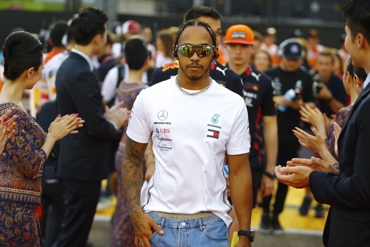 Formula ykkösten MM-sarjaa johtava Mercedes-kuljettaja Lewis Hamilton myöntää Ferrarien nopeuden.