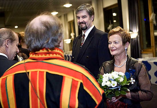 Hannele Pokka ja Esko Tavia kättelivät vieraita maaherran uudenvuoden vastaanotolla viime tammikuussa.