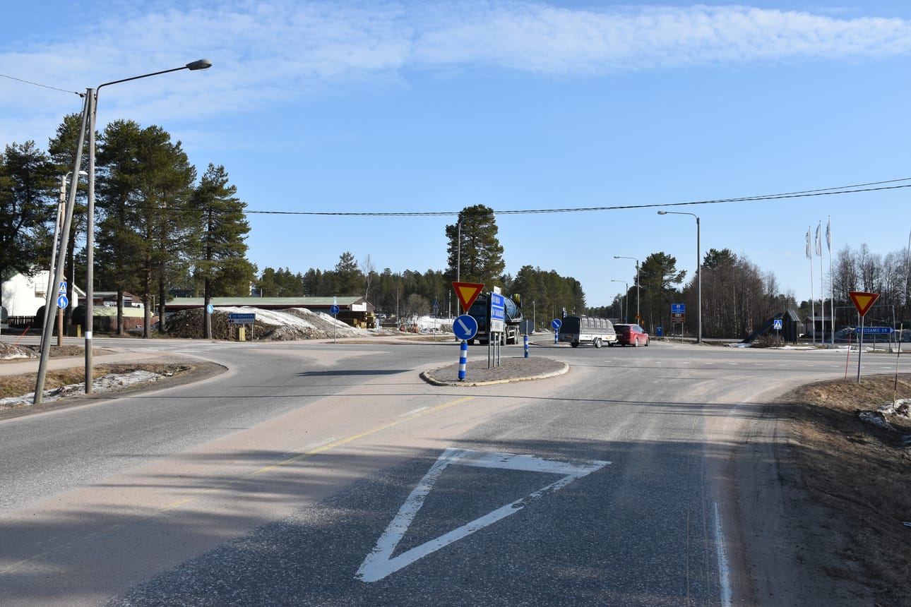 Kiertoliittymän rakentaminen Posion keskustan pääteiden risteykseen ei ainakaan toistaiseksi ole toteutumassa. Hanke on ollut Posion kunnassa pitkään vireillä. Ensimmäinen yleisötilaisuus hankkeesta järjestettiin jo vuoden 2009 lopulla.