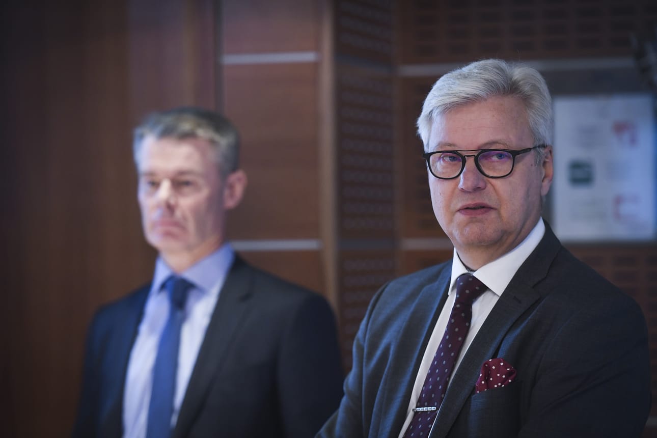 If Vahinkovakuutusyhtiön toimitusjohtaja Timo Vuorinen ja Fennian varatoimitusjohtaja Kimmo Kilpinen uskovat vakuutusmaksujen kasvavan, mikäli vahinkovakuutus sisällytetään sellaisenaan neljänteen rahanpesulakiin.
