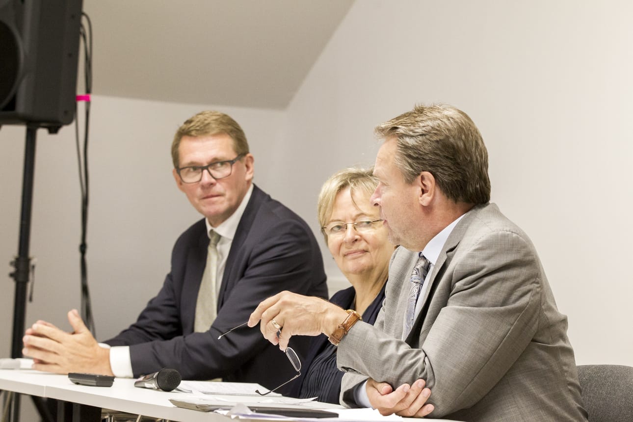 Paavo Väyrynen oli kutsunut 70-vuotisjuhlaseminaariinsa Keminmaan Pohjanrantaan panelisteiksi Matti Vanhasen, Liisa Jaakonsaaren ja Ilkka Kanervan.