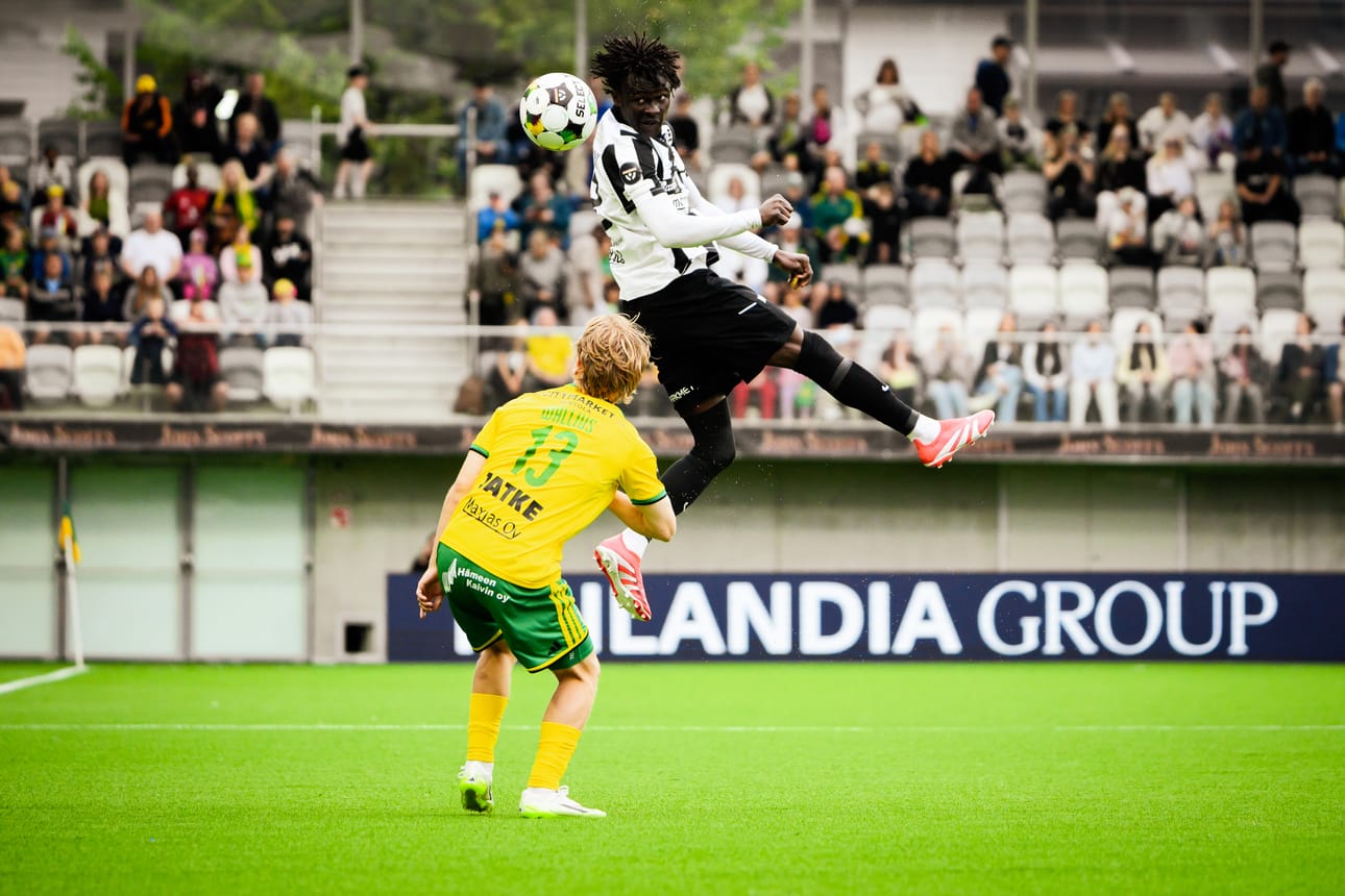 VPS:n Horsens-laina Oluwaseyi Ogunniyi, 19, haki aktiivisesti maalipaikkoja Inter-ottelussa maanantaina Turussa. Arkistokuva.