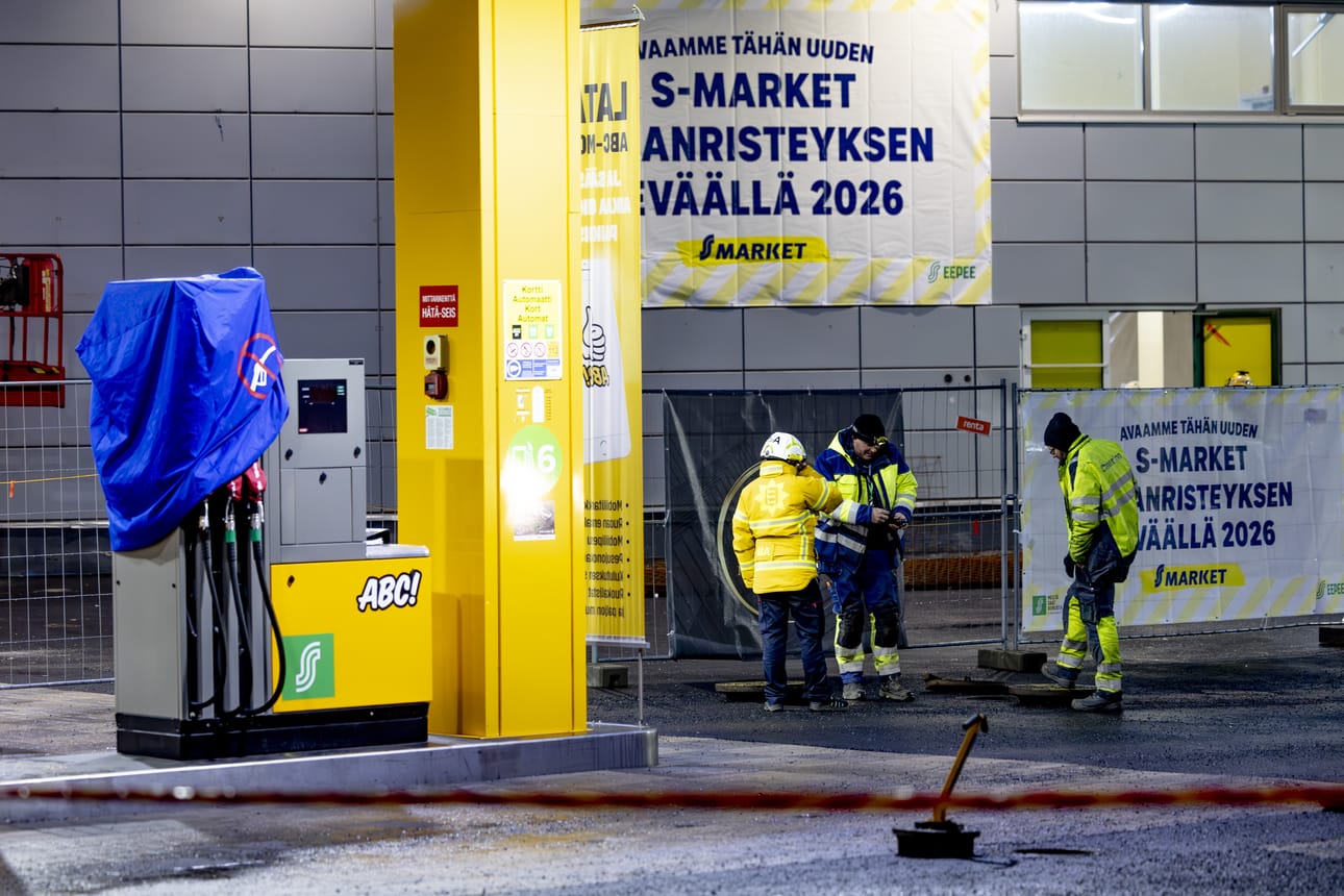 Itikanristeystä lähellä olevan ABC-automaattiaseman polttoainepumppu oli peitettynä maanantai-iltapäivällä Seinäjoella.