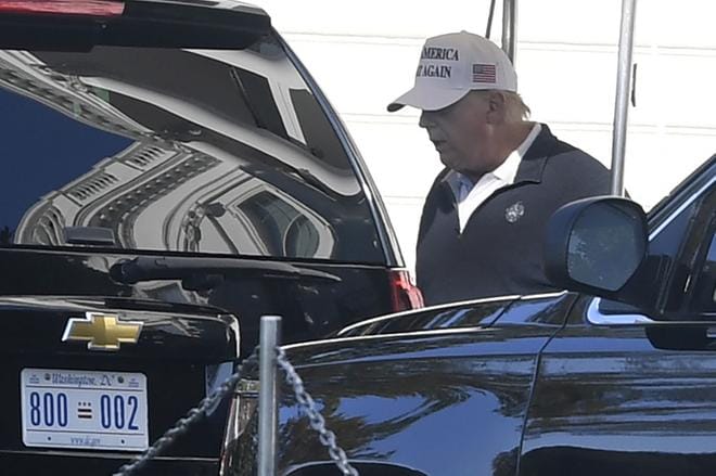 Yhdysvaltain presidentti Donald Trump lähti golfaamaan samana päivänä, kun demokraattipuolueen ehdokas Joe Biden julistettiin vaalien voittajaksi. KUVA: epa08807891