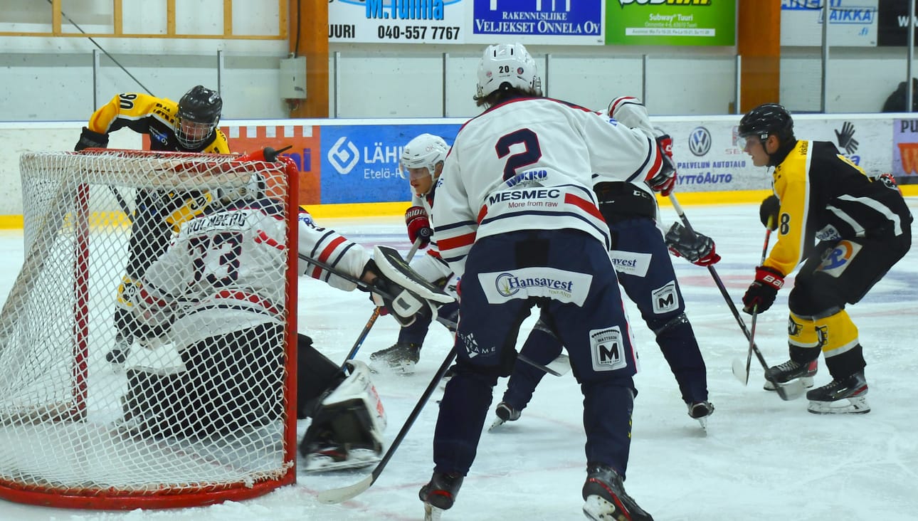 Vertti Väliaho (8) vei kotijoukkueen 2–1 johtoon Highsticks HT:ta vastaan pelatussa ottelussa.