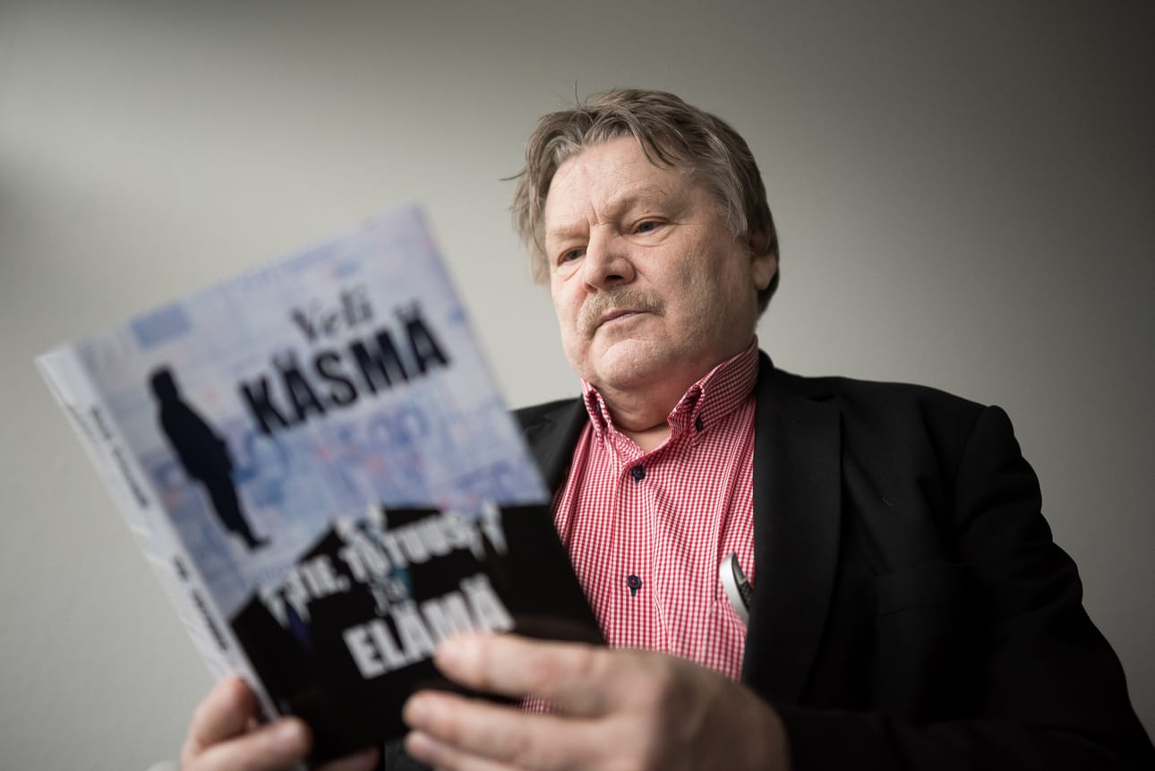 Veli Käsmä uutuus kertoo rakennushankkeesta, jolla oli tarkoitus kahmaista rahaa. Homma ei kuitenkaan toteudu.