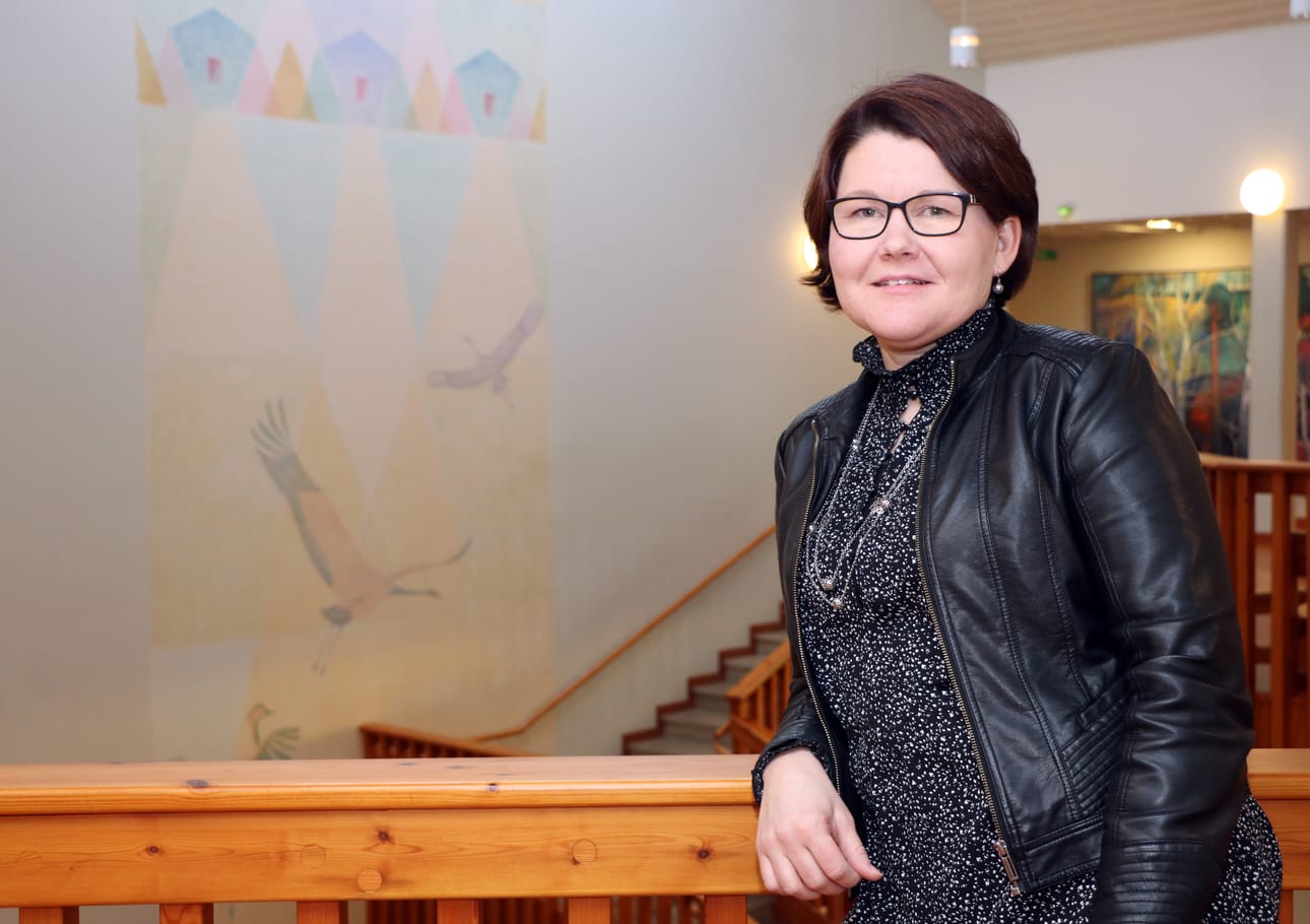 Elinvoimakoordinaattori Satu Himanen on alunpitäen kempeleläisiä. Seikkailijaryhmän vetäminen Kempeleen Samposissa pitää hänet kiinni entisessä kotikunnassaan.