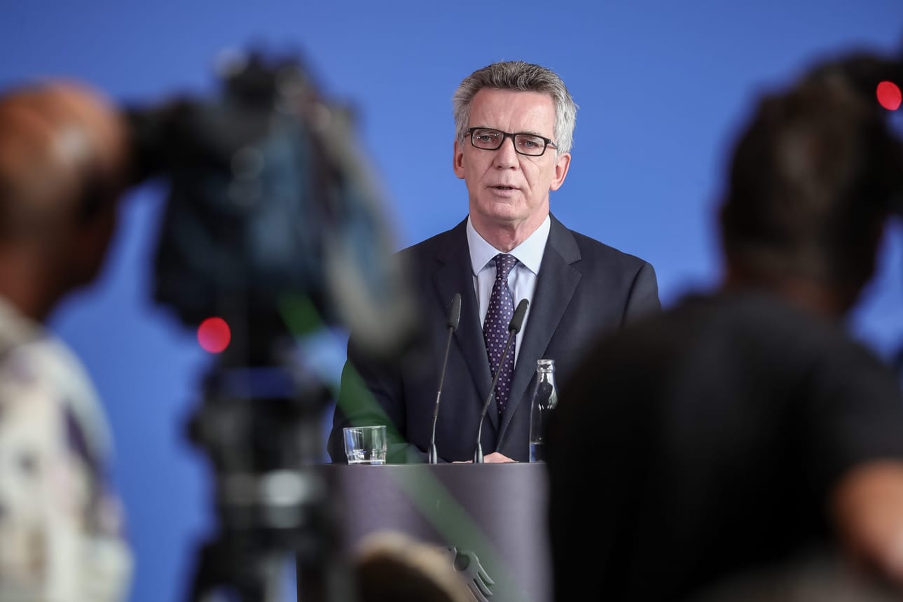 Saksan sisäministerin Thomas de Maizieren mukaan kyseessä saattaa olla äärijärjestö Isisin "nukkuva solu".
