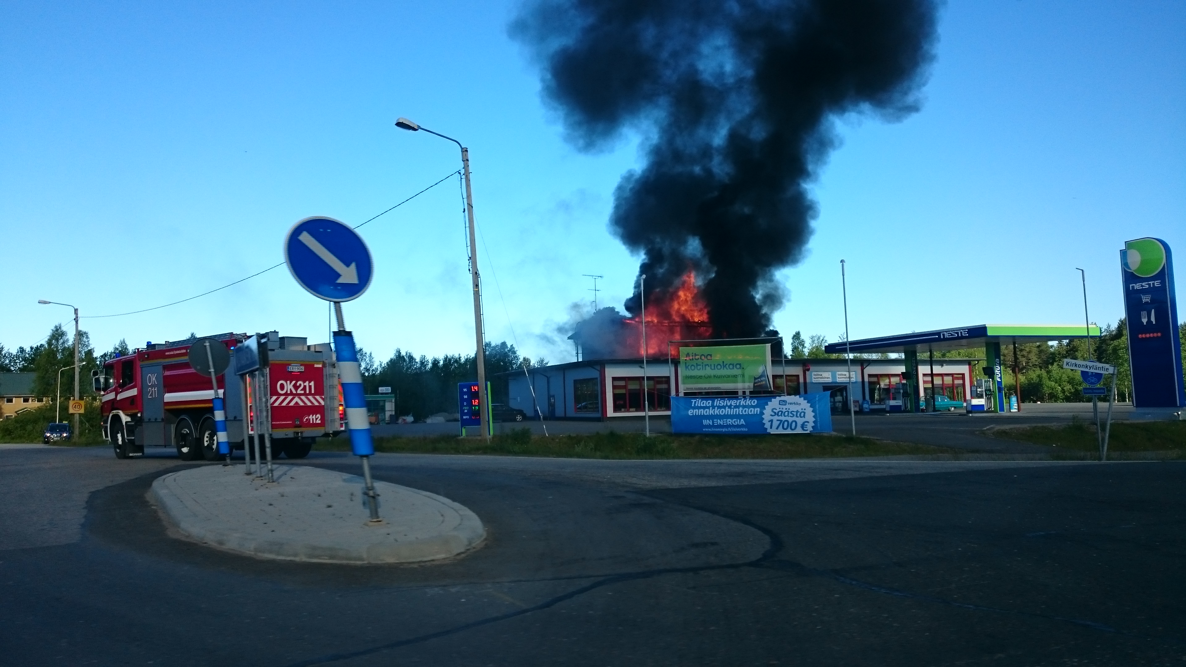 Kuivaniemen Nesteellä syttyi tuhoisa tulipalo keskiviikkoaamuna.