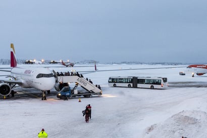 Lumimyräkkä pakotti kolme Rovaniemelle matkalla ollutta konetta käymään Luulajassa