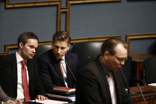 Ministerit Kai Mykkänen, Antti Häkkänen ja Jussi Niinistö toivovat kiireellistä käsittelyä tiedustelulakipaketille. KUVA: JOEL MAISALMI