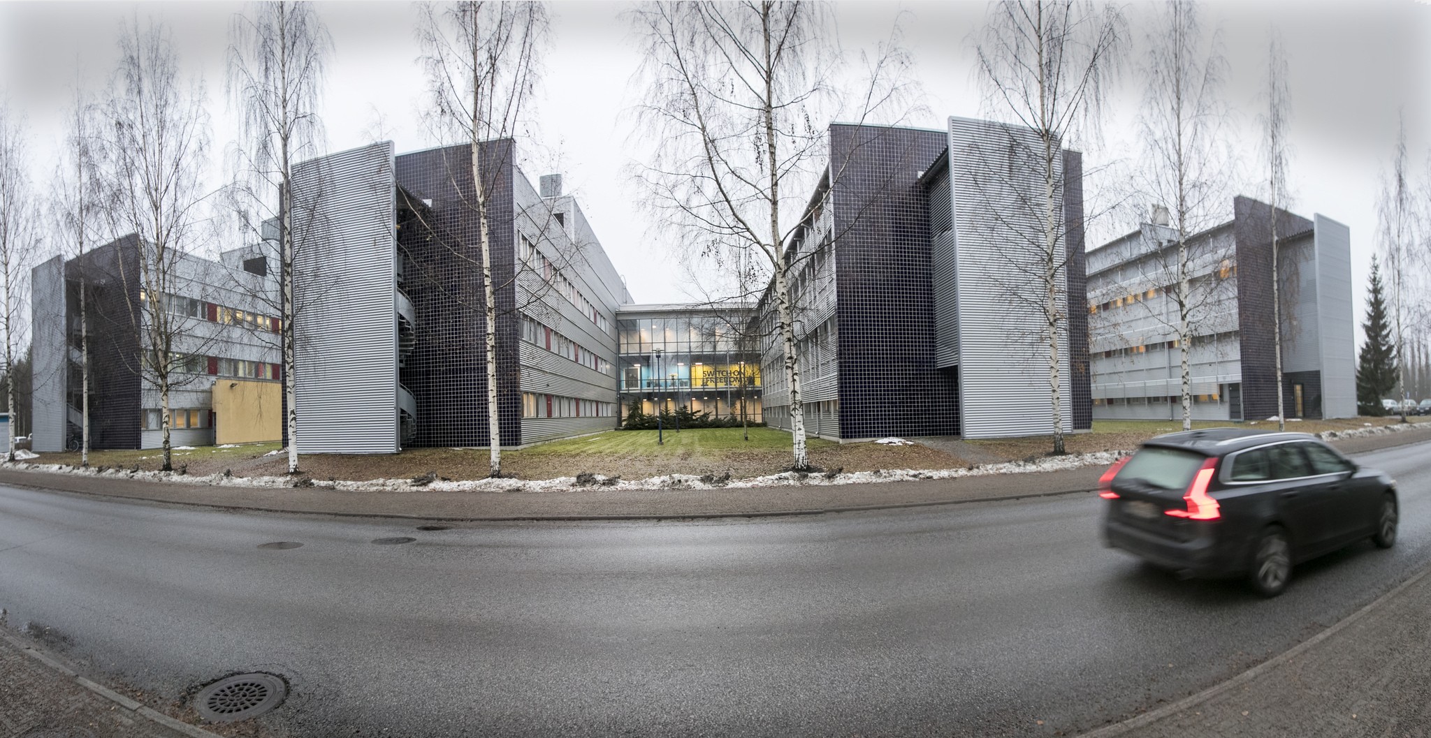 Pääosa poliisin toiminnoista siirretään uuden poliisitalon valmistumiseen saakka Linnanmaalle Elektroniikkatie 3–5:een.