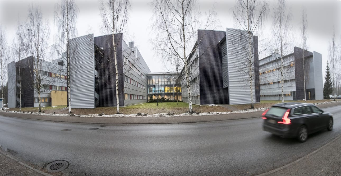 Pääosa poliisin toiminnoista siirretään uuden poliisitalon valmistumiseen saakka Linnanmaalle Elektroniikkatie 3–5:een.
