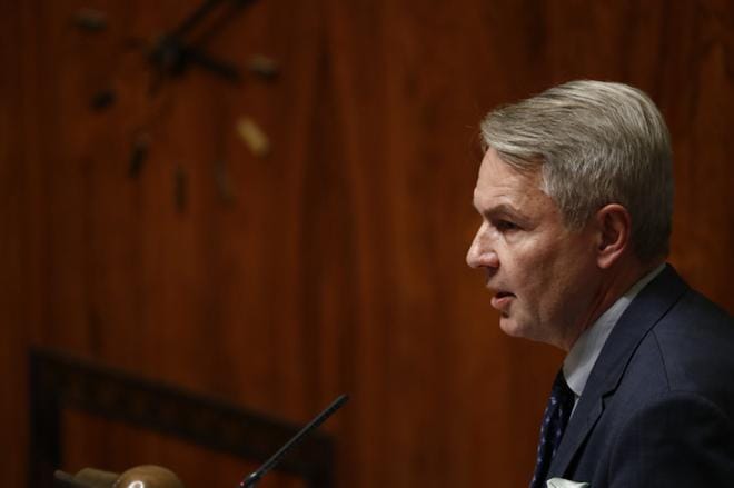 Ulkoministeri Pekka Haavisto puolusti toimintaansa eduskunnan välikysymyskeskustelussa tiistaina. KUVA: Joel Maisalmi