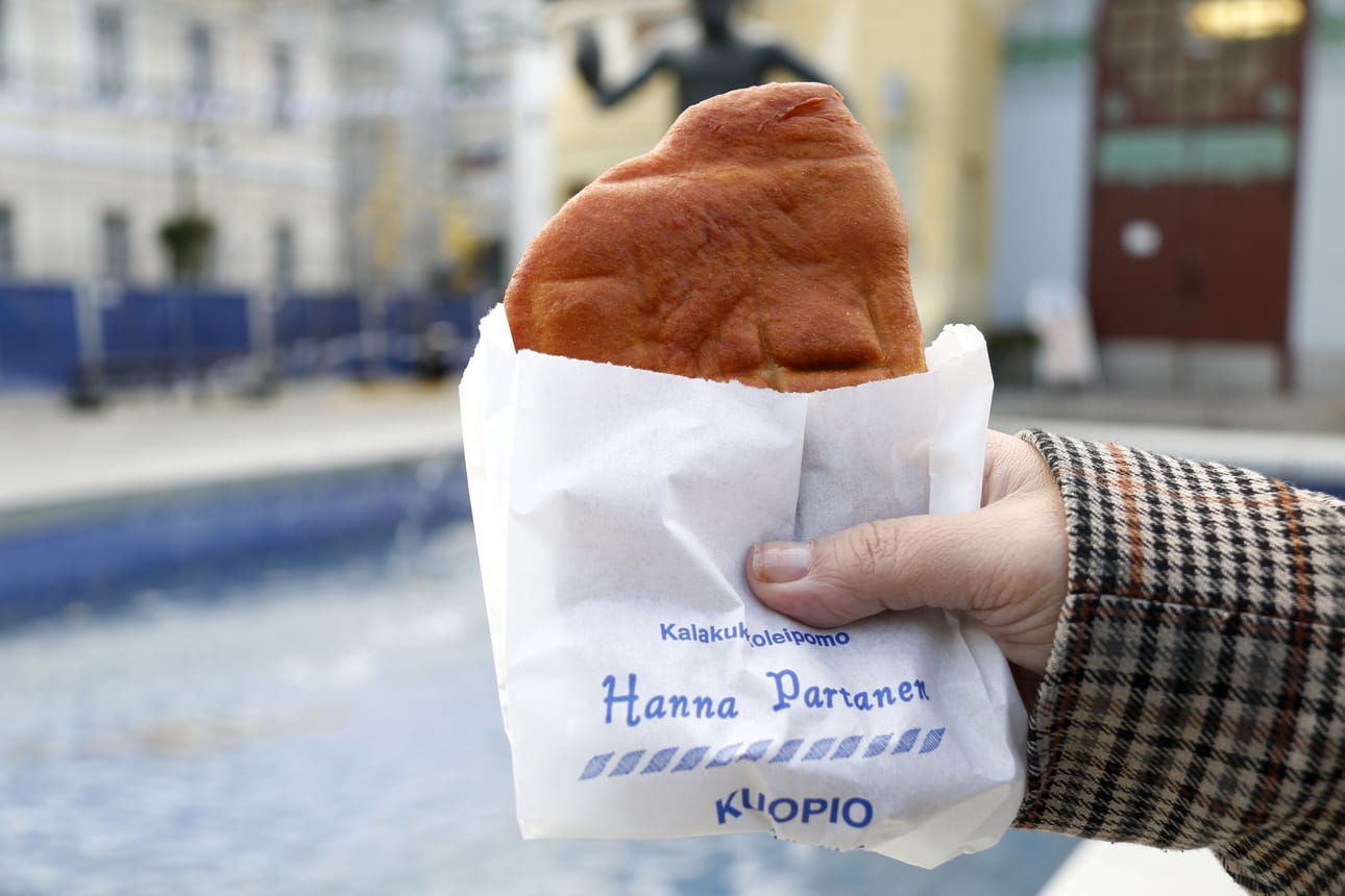 Torikojusta hankittu lihis ei ole yltiörasvainen. Sitä ympäröivä paperipussikin jää lähes tahrattomaksi.