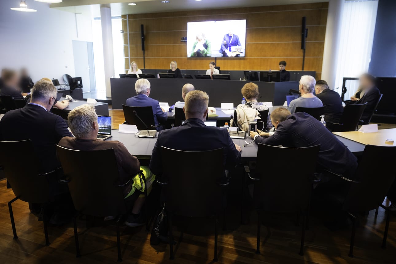 Pohjanmaan käräjäoikeudessa alkoi maanantaina törkeän huumausainerikosvyyhdin käsittely, jossa on syytettynä 15 henkilöä. Huumeet tulivat Indonesiasta Ruotsin kautta Suomeen. Asian käsittelyyn on varattu useita päivä.