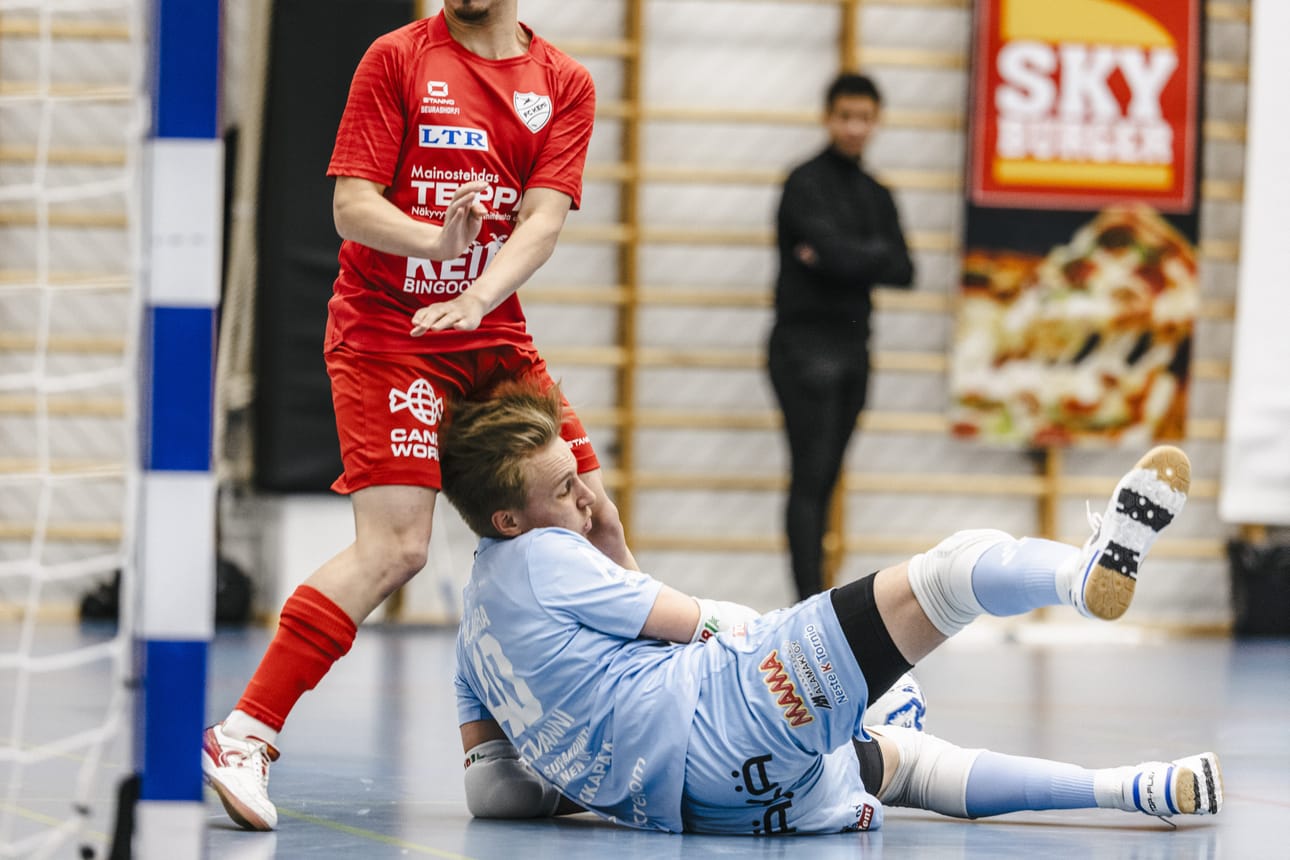 Maalivahti Tatu Tallavaara on ollut tärkeässä roolissa, kun Tornion Palloveikot porskuttaa futsal-liigassa.