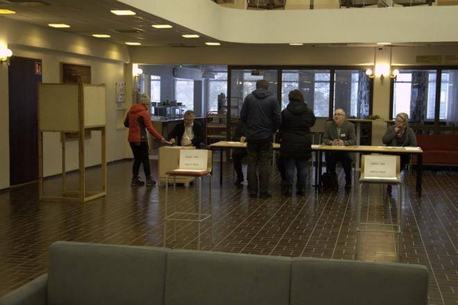 Neuvoa-antava kansanäänestys järjestettiin Mustasaaressa viime sunnuntaina. Arkistokuva: Sinikka Välikoski