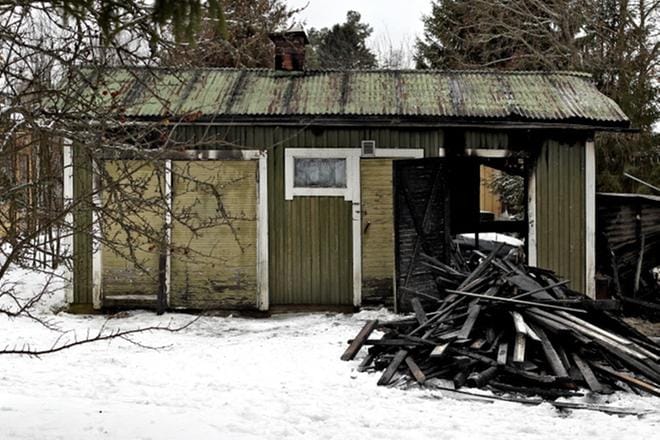 Varasto kärsi vaurioita tulipalossa, joka syttyi varhain aamulla. KUVA: HEIKKI HAKANEN