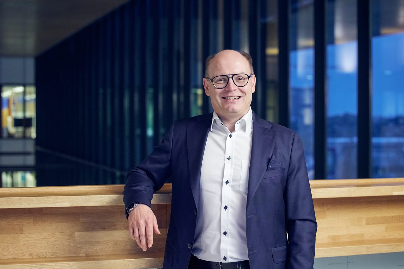 Uusi toimitusjohtaja kertoo aloittavansa työnsä innostuneena ja motivoituneena, mutta hiukan myös haikeana.