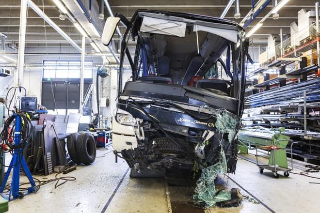 Onnettomuustutkintakeskus tutki tarkoin Kuopion turmabussia elokuussa 2018. Linja-auto-onnettomuus vaati neljän matkustajan hengen. KUVA: Matias Honkamaa