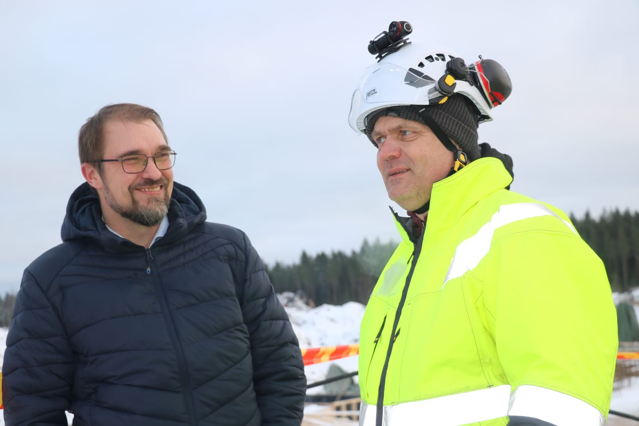 Oulaisten kaupungin tekninen johtaja Ossi Laakso ja Kuljetuspolarin Markku Hanhela.
