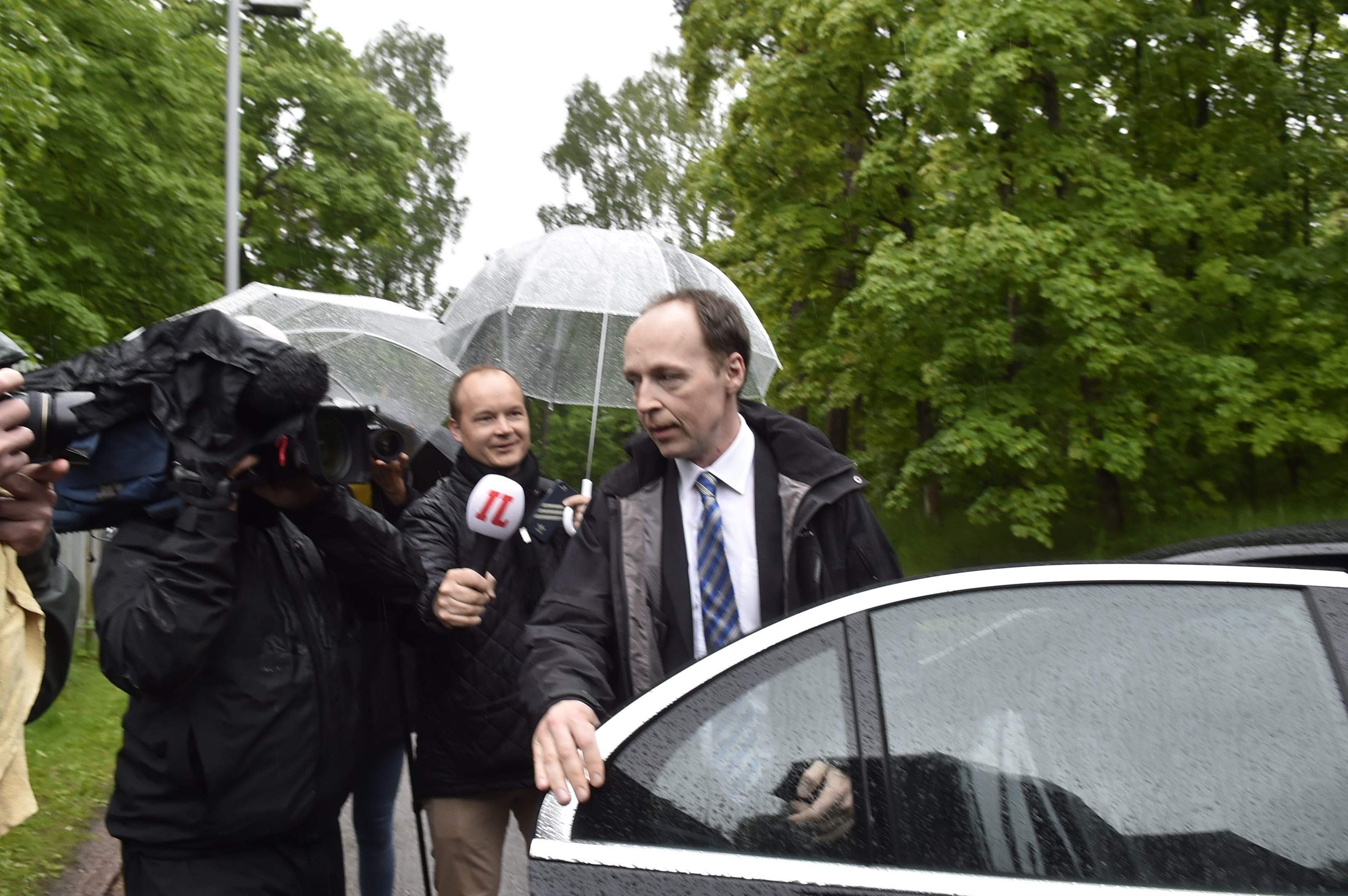 Saapuessaan Kesärantaan Jussi Halla-aho kertoi olevansa hyvillä mielin. Ennakkoajatuksia hallitusyhteistyön jatkosta ei hänellä ollut.